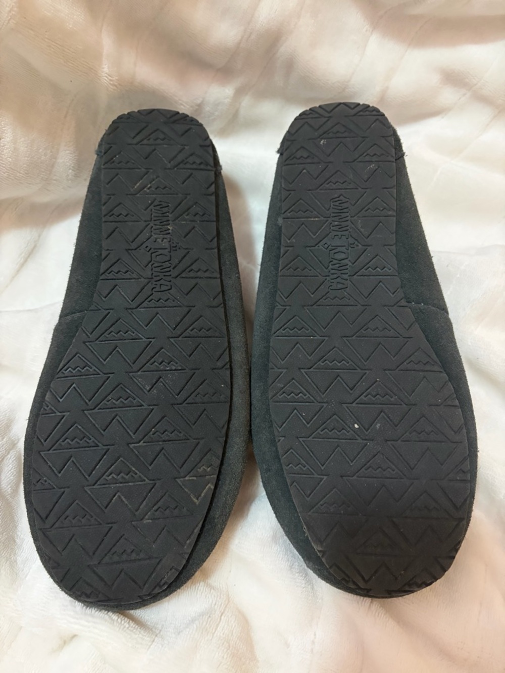 Minnetonka Women’s Grey Suede Lined Moccasin Slippers - Picture 3 of 3